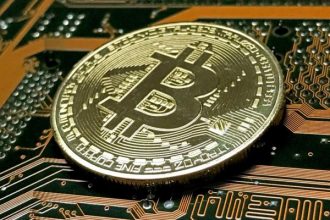 Bitcoin, Kriptolar Tatilde Toparlanırken %8 Yükseldi