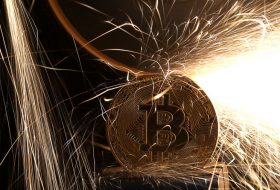 Bitcoin, Ralli İvme Kaybederken Kripto Satışları Arasında Geriledi